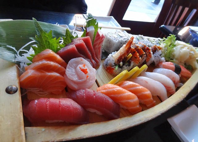 07-Sushi-Boat
